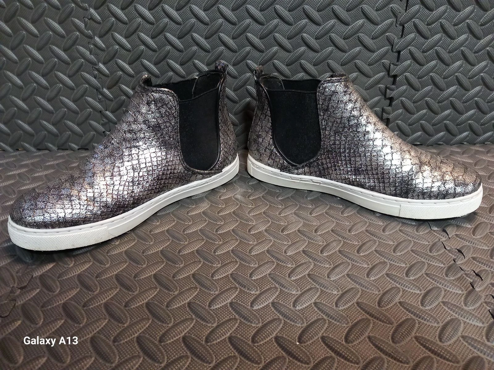 Chelsea-laarzen met metallic slangenprint – Maat 38 – photo 3